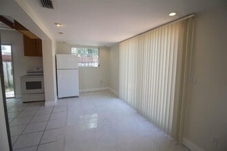 909 NE 12th Ave in Pompano Beach, FL - Building Photo - Building Photo