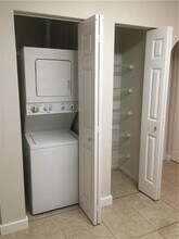 5701 Riverside Dr, Unit 303 in Coral Springs, FL - Building Photo - Building Photo