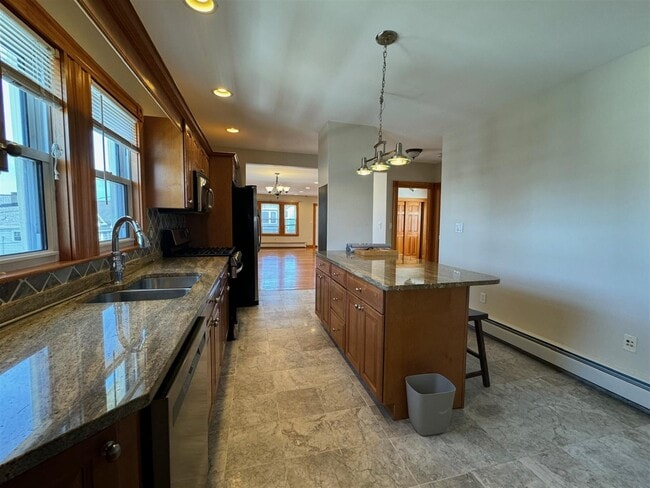 14 Melville Rd, Unit 2 in Somerville, MA - Foto de edificio - Building Photo