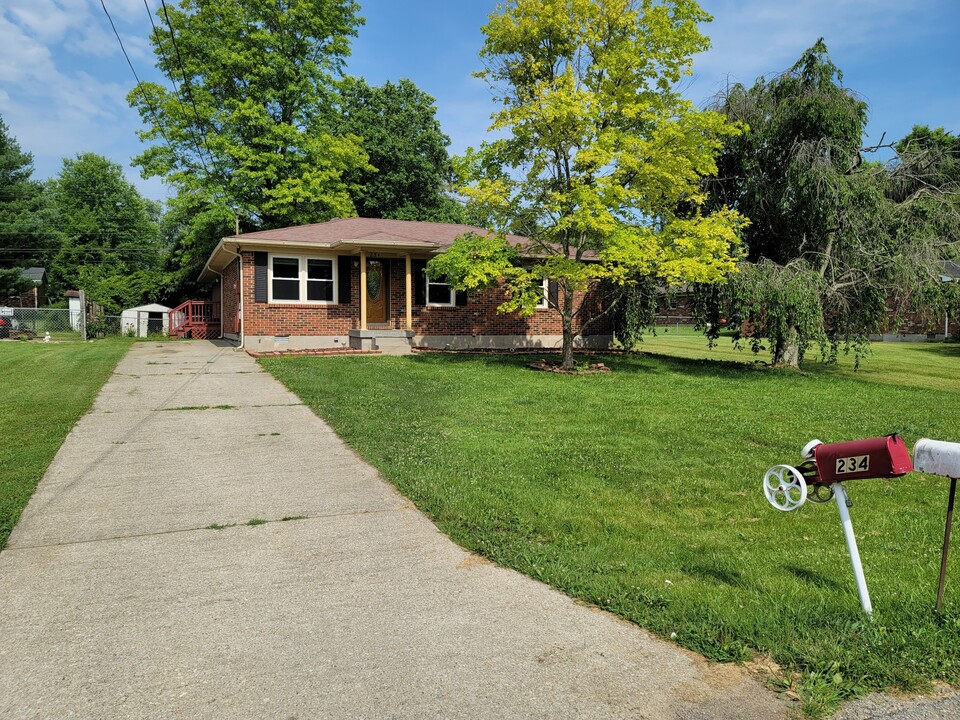 234 Dogwood Dr in Mount Washington, KY - Building Photo