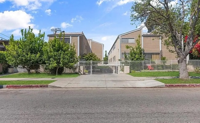 property at 4125 Inglewood Blvd