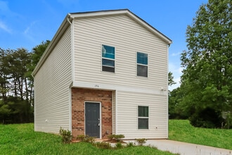 196 Sharon School Rd in Statesville, NC - Foto de edificio - Building Photo