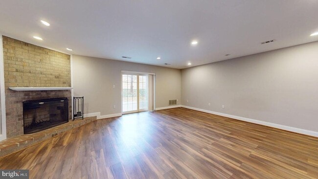 property at 951 S Rolfe St