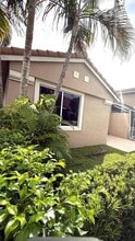 15825 SW 11th St in Pembroke Pines, FL - Building Photo - Building Photo