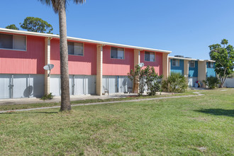 Cocoa Townhomes in Cocoa, FL - Building Photo - Building Photo