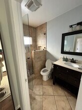 219 33rd St in Manhattan Beach, CA - Building Photo - Building Photo