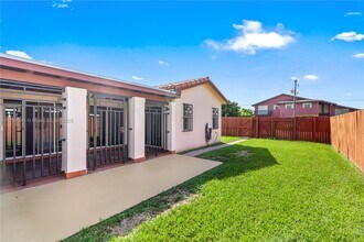 1750 SW 137th Pl in Miami, FL - Foto de edificio - Building Photo