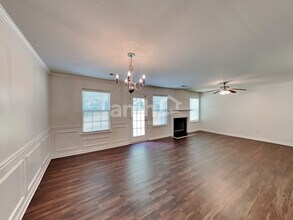 367 Hidden Creek Ln in Canton, GA - Foto de edificio - Building Photo