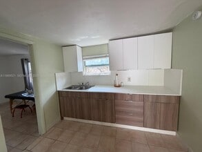 9770 SW 47th St in Miami, FL - Building Photo - Building Photo