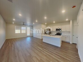 13897 E 101st Ave in Commerce City, CO - Foto de edificio - Building Photo