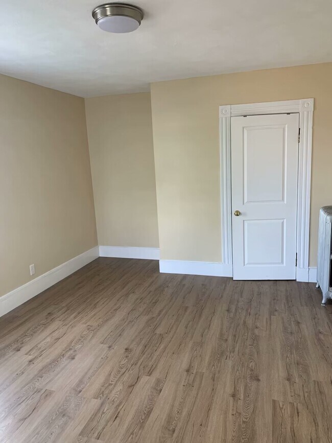 51 Beacon St, Unit 2 in Somerville, MA - Building Photo - Building Photo