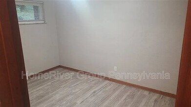 215 Boston Hollow Rd in Elizabeth, PA - Foto de edificio - Building Photo