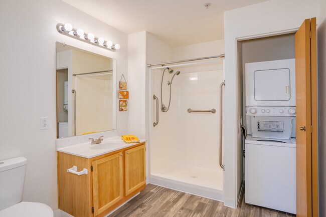 Senior Living- Lifestyles of Glendale in Glendale, AZ - Building Photo - Interior Photo