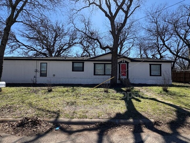 404 E Westhill Dr in Cleburne, TX - Building Photo - Building Photo