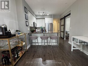 438-438 King St W in Toronto, ON - Building Photo - Building Photo