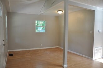 926 Queenswood St in Montgomery, TX - Building Photo - Building Photo