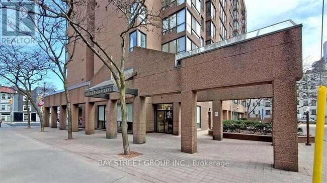 117-117 Gerrard St E in Toronto, ON - Building Photo - Building Photo