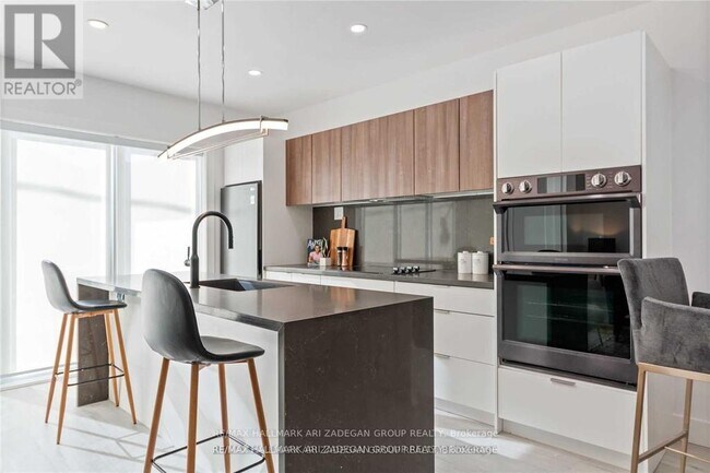 property at 16-16 Minto St