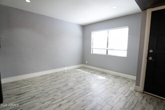 5100 N Miller Rd in Scottsdale, AZ - Building Photo - Building Photo