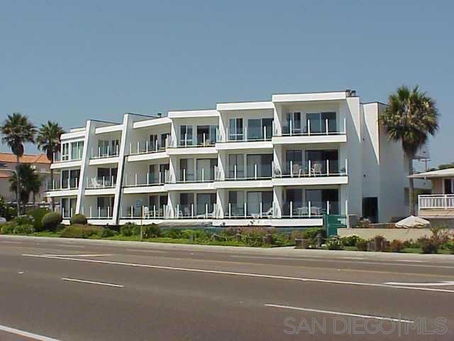 3330 Carlsbad Blvd in Carlsbad, CA - Building Photo