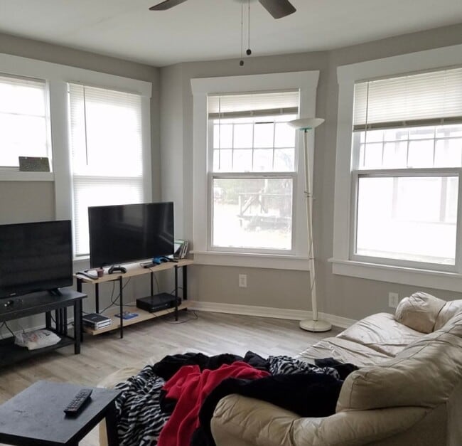 110 W Lindburg St in Pittsburg, KS - Building Photo - Building Photo