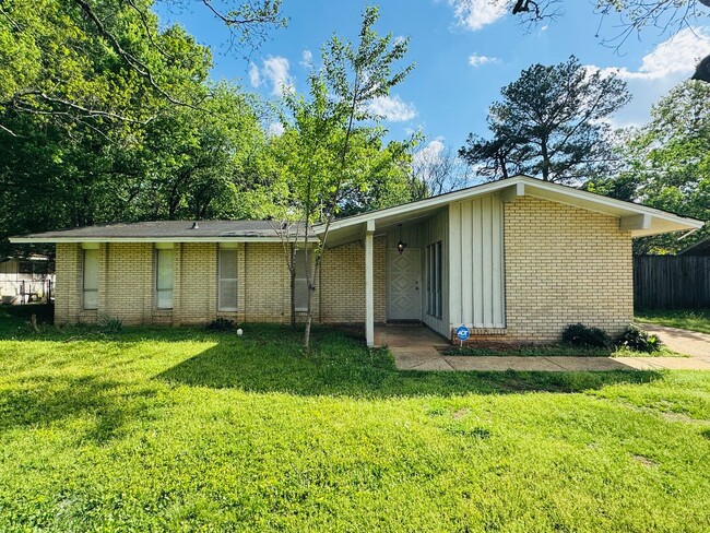 5744 Oakwild Dr in Montgomery, AL - Building Photo - Building Photo