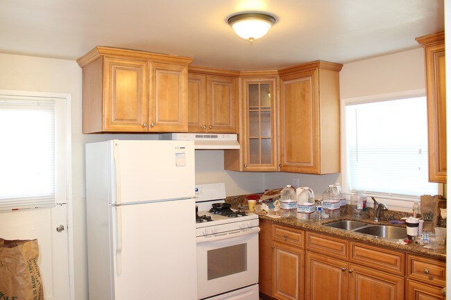 341 Menker Ave in San Jose, CA - Foto de edificio - Building Photo