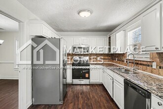 205 Hunting Ct in Jonesboro, GA - Building Photo - Building Photo