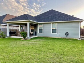 8319 Divot Trce in Fulshear, TX - Foto de edificio - Building Photo