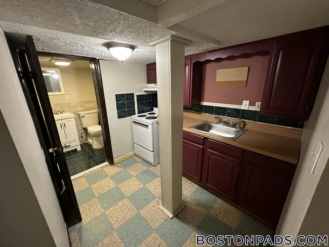 31 Seattle St in Boston, MA - Foto de edificio - Building Photo
