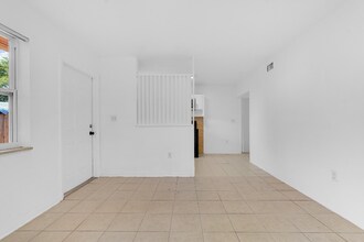 2435 Plunkett St in Hollywood, FL - Building Photo - Building Photo