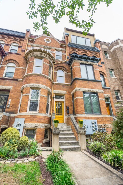 1421 Girard St NW, Unit 2 in Washington, DC - Foto de edificio