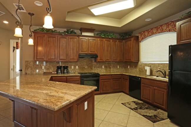 Chestnut Court in Fresno, CA - Foto de edificio - Interior Photo