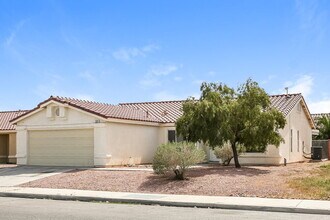 3015 W Hammer Ln in North Las Vegas, NV - Building Photo - Building Photo