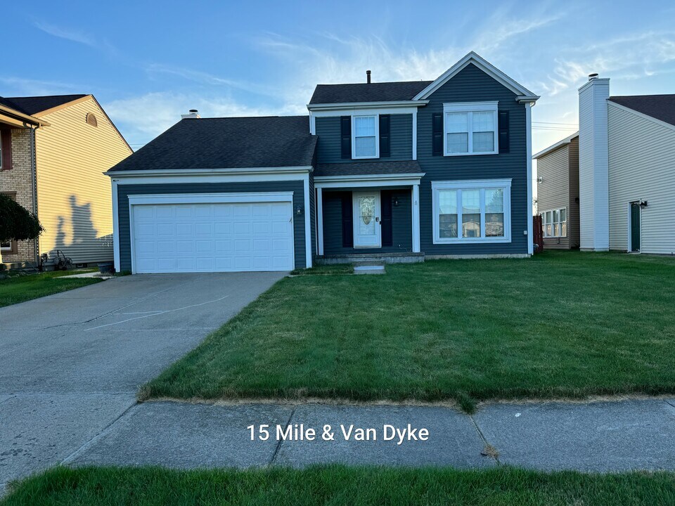 35841 Ashford Dr in Sterling Heights, MI - Foto de edificio
