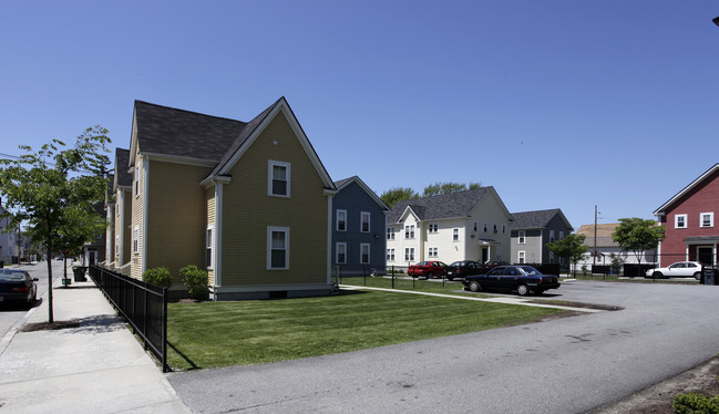 101-109 Potters Ave in Providence, RI - Foto de edificio - Building Photo