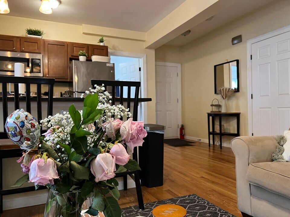 38 Gorham St, Unit 1 in Somerville, MA - Building Photo