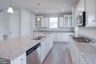 3978 Shire Meadow Ln in Triangle, VA - Building Photo - Building Photo