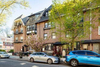 251 Brooklyn Ave in Brooklyn, NY - Foto de edificio - Building Photo