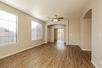 2543 W Old Paint Trail in Phoenix, AZ - Building Photo - Building Photo