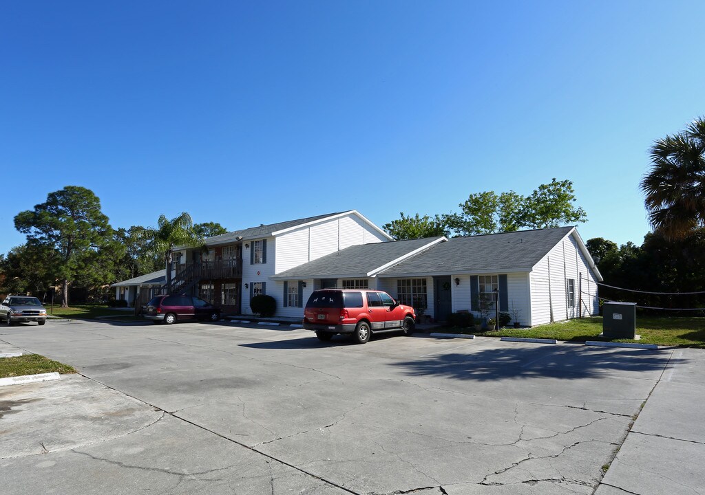 5330 16th Pl SW in Naples, FL - Building Photo