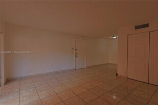 7230 Fairway Dr, Unit F15 in Miami Lakes, FL - Building Photo