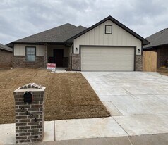 2424 Alta Vista Ln in Edmond, OK - Building Photo