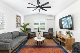 663 S Tulip St in Escondido, CA - Building Photo