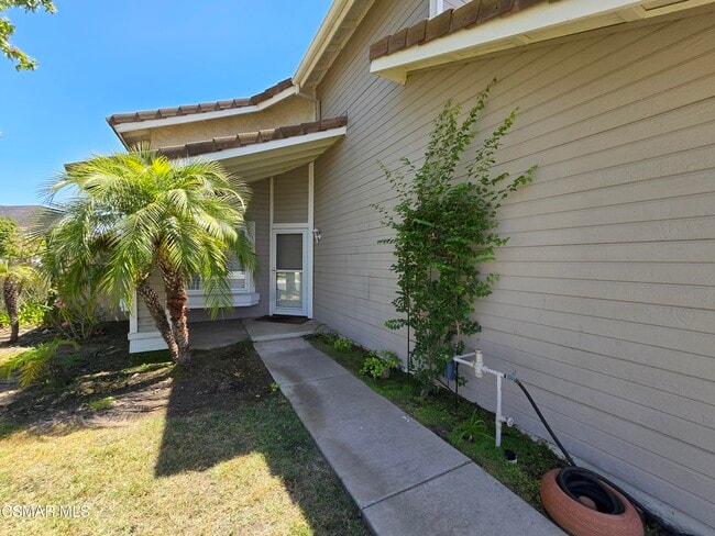 208 Calle Tamega in Camarillo, CA - Building Photo - Building Photo