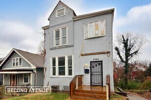 3560 Eden Ave in Cincinnati, OH - Building Photo