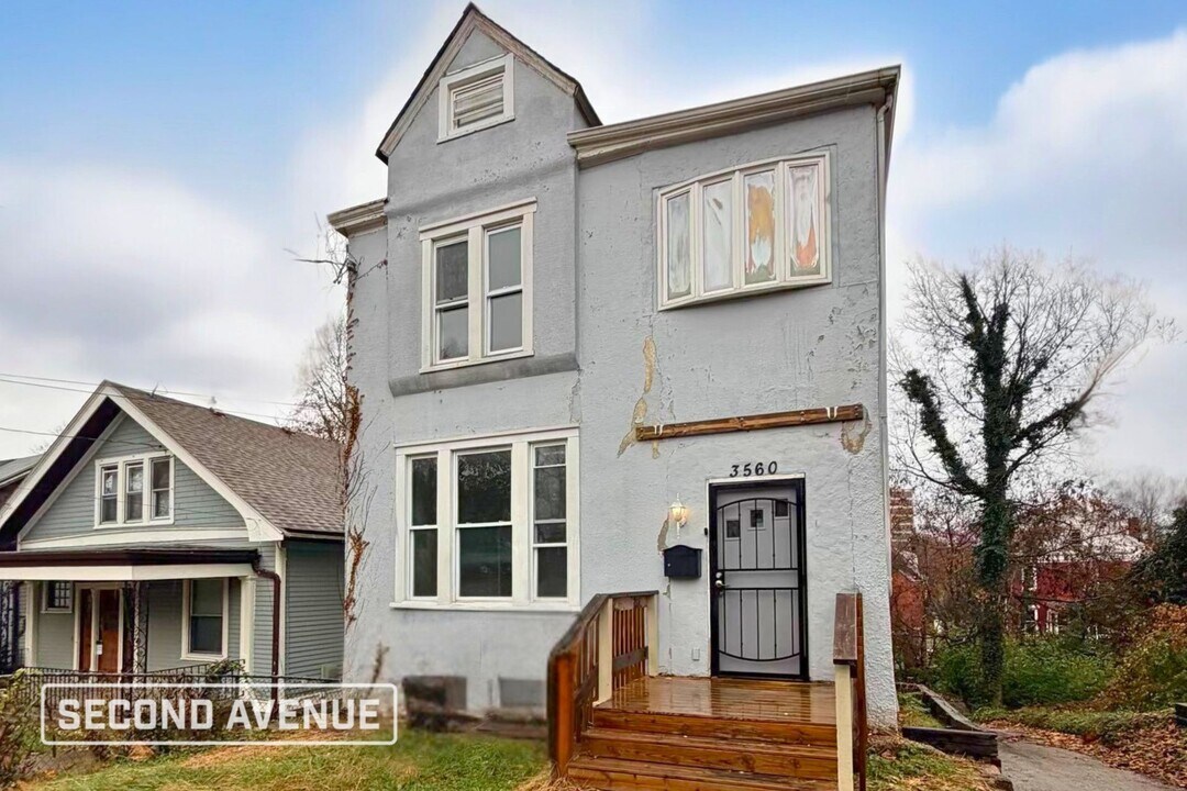 3560 Eden Ave in Cincinnati, OH - Foto de edificio