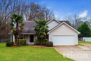 1221 Brown's Country Ln in Locust Grove, GA - Building Photo