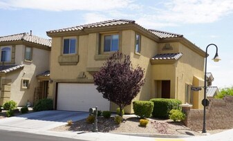 518 Center Green Dr in Las Vegas, NV - Building Photo