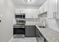 Somerset Apartments-Mt Lookout in Cincinnati, OH - Building Photo - Building Photo